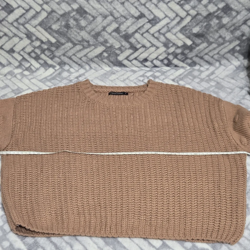 Moon & Madison Taupe Crew Neck Chunky Knit Sweater with Textured Sleeves Size L - Picture 4 of 9